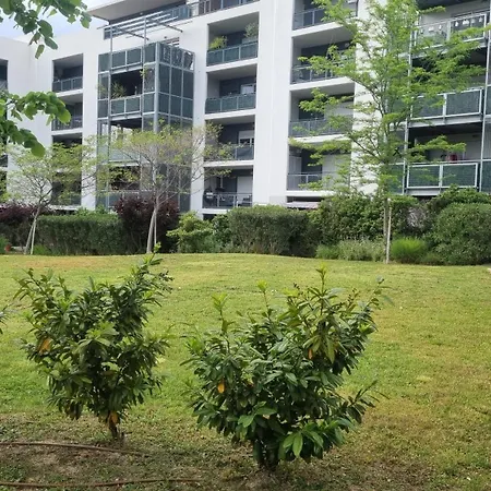 T3 Spacieux Et Paisible Avec Deux Places Parking Proche Vieux Port Апартаменты
