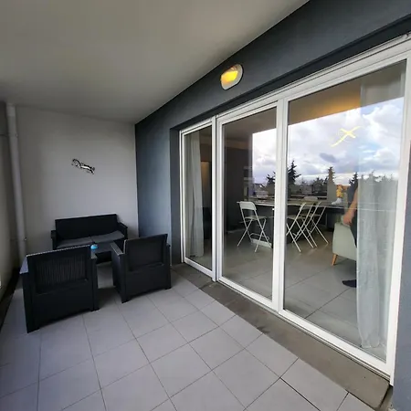 شقة T3 Spacieux Et Paisible Avec Deux Places Parking Proche Vieux Port