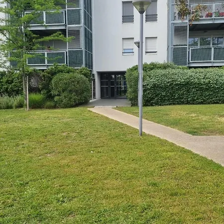 شقة T3 Spacieux Et Paisible Avec Deux Places Parking Proche Vieux Port